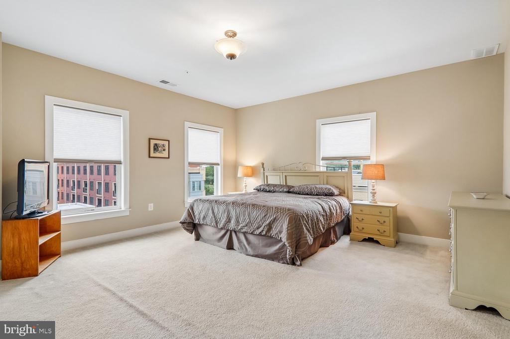 620 E HOWELL AVENUE Unit: 102