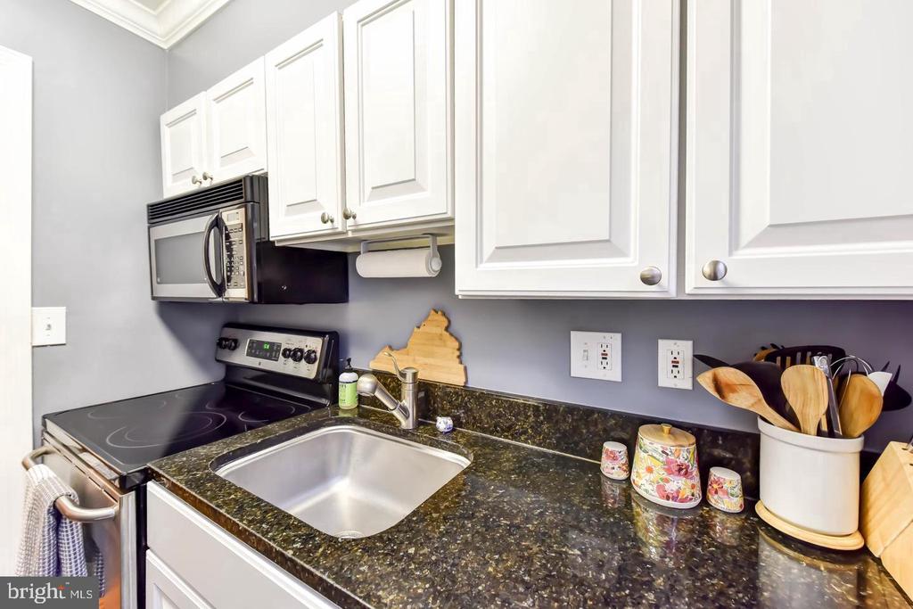 718 S WASHINGTON STREET Unit: 203