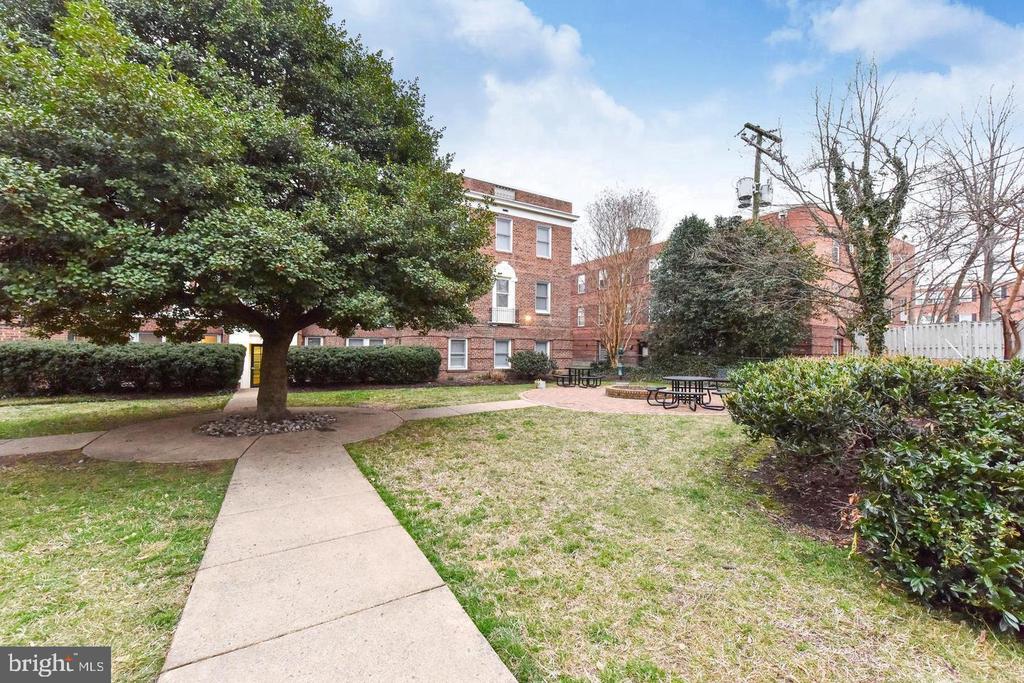 718 S WASHINGTON STREET Unit: 203