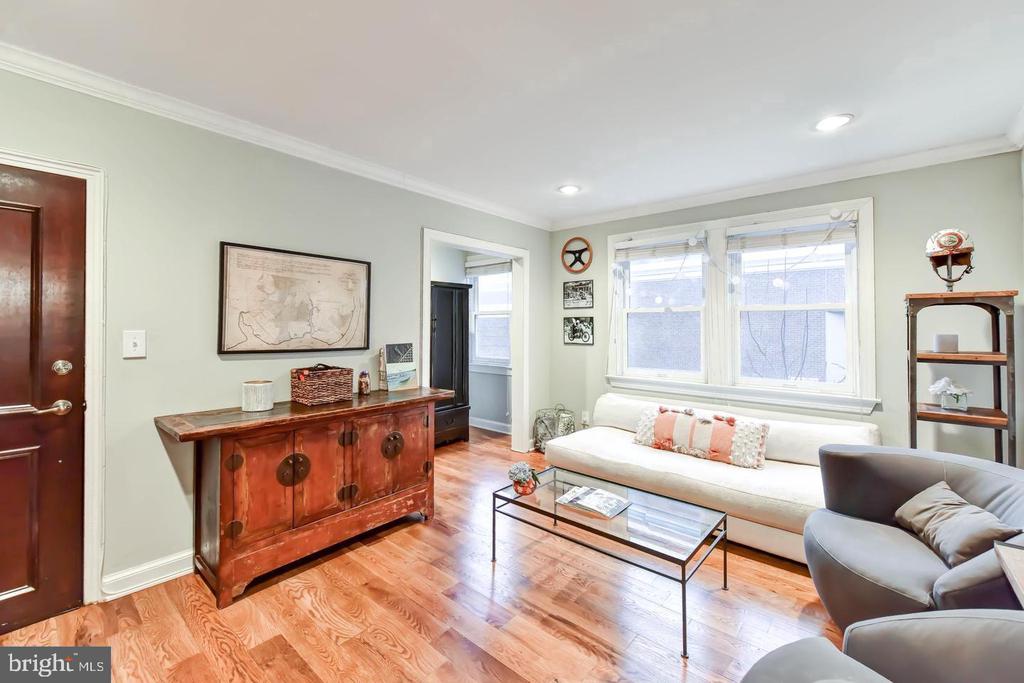 718 S WASHINGTON STREET Unit: 203