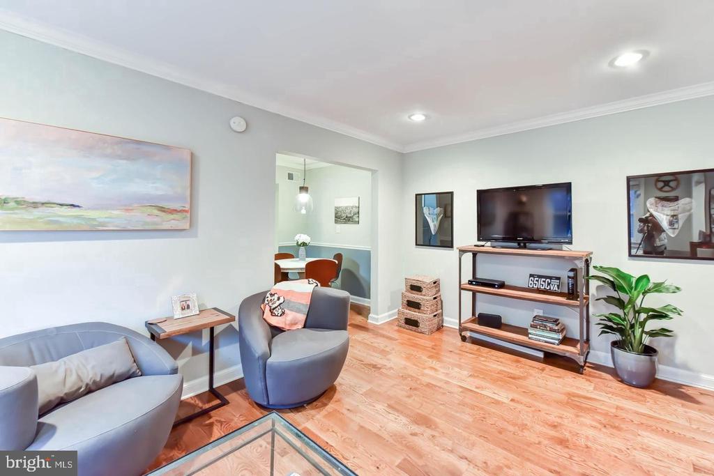 718 S WASHINGTON STREET Unit: 203