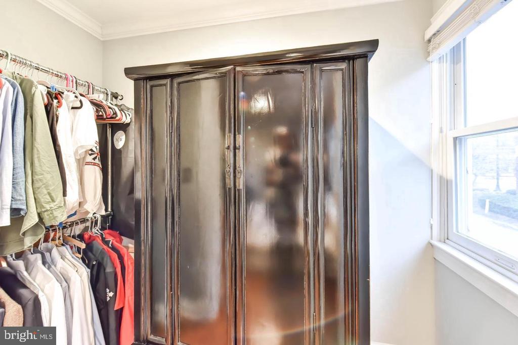 718 S WASHINGTON STREET Unit: 203