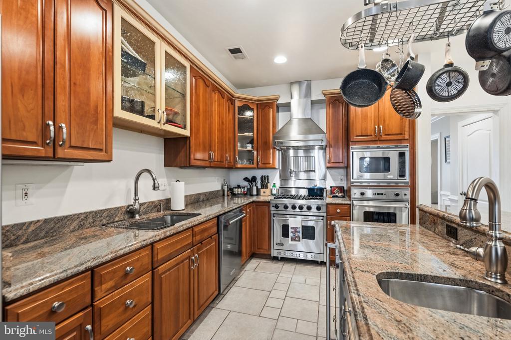 302 S FAYETTE STREET S