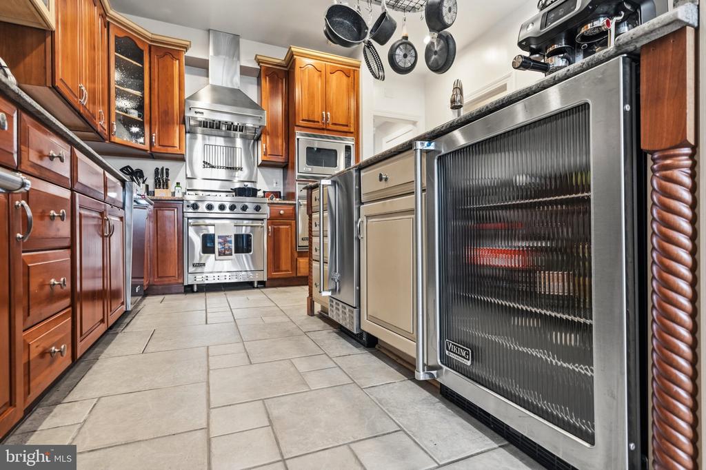 302 S FAYETTE STREET S