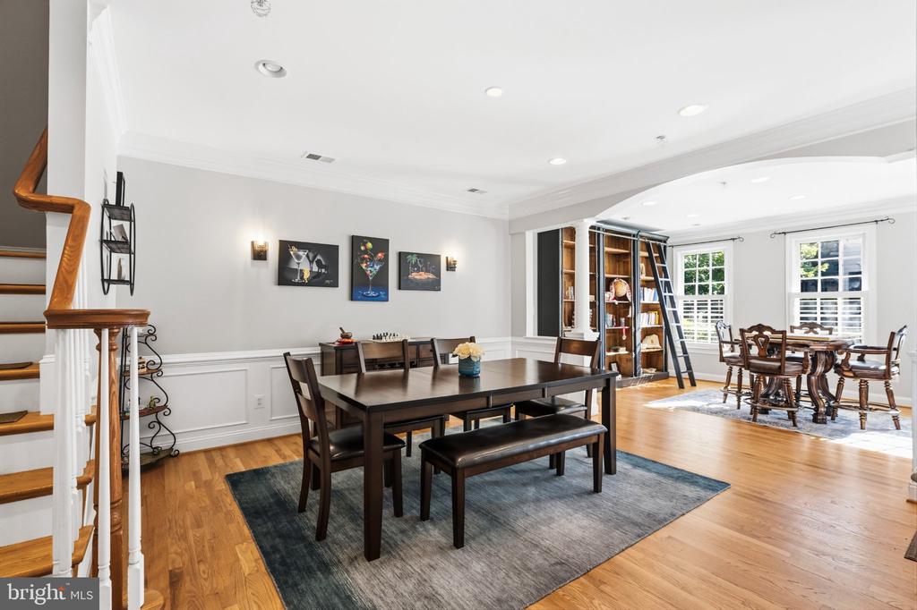 302 S FAYETTE STREET S