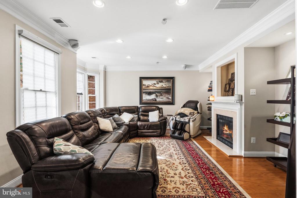 302 S FAYETTE STREET S