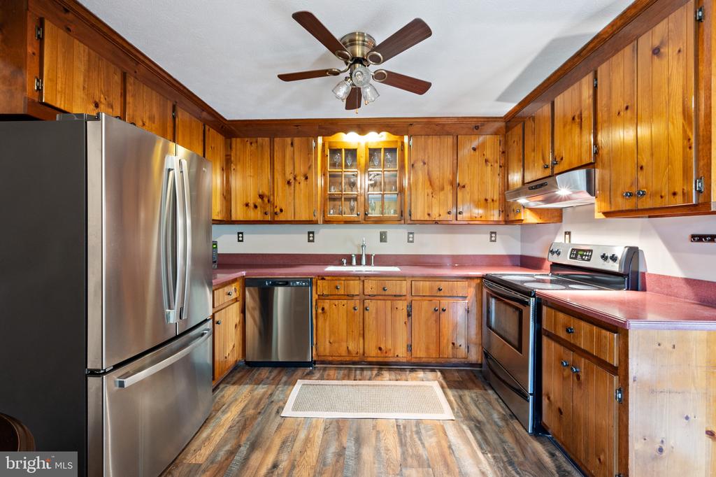 421 LOYALIST DRIVE