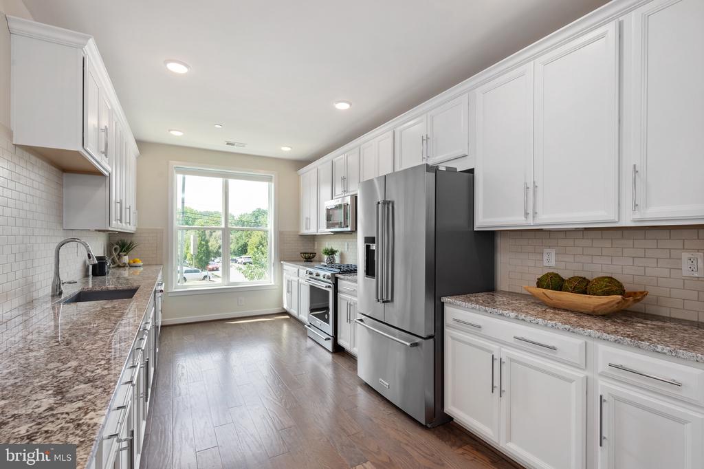 3985 NORTON PLACE 208
