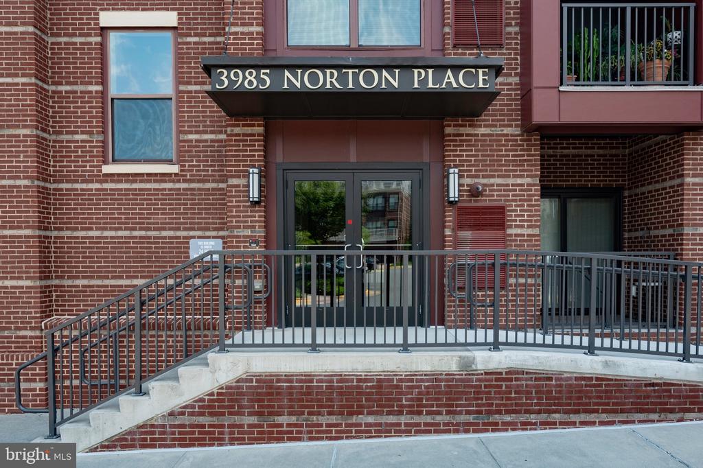 3985 NORTON PLACE 208