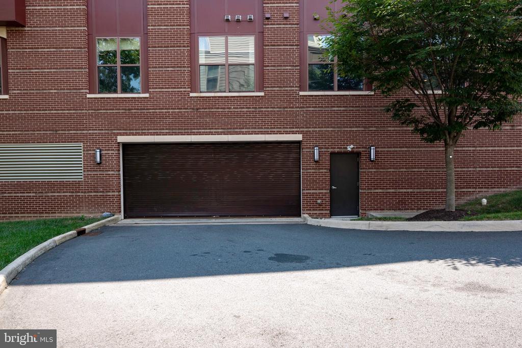 3985 NORTON PLACE 208