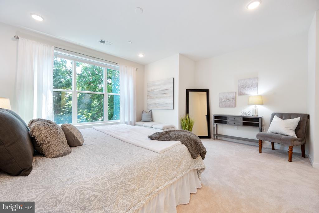 3985 NORTON PLACE 208
