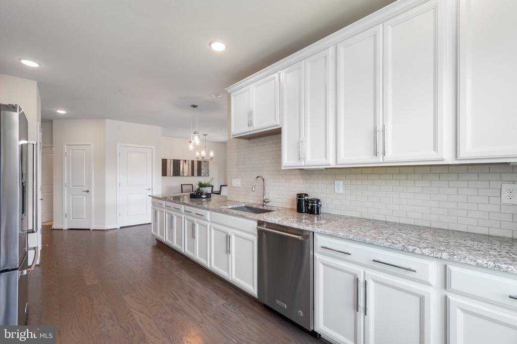 3985 NORTON PLACE 208
