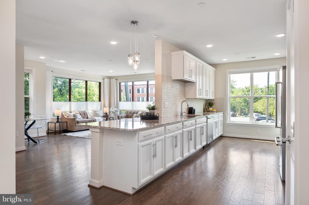 3985 NORTON PLACE 208