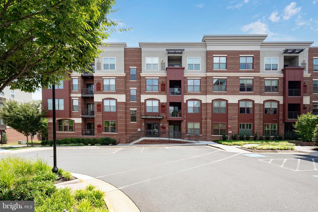 3985 NORTON PLACE 208