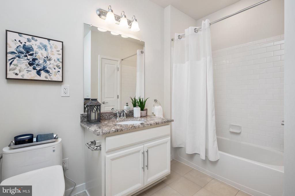 3985 NORTON PLACE 208