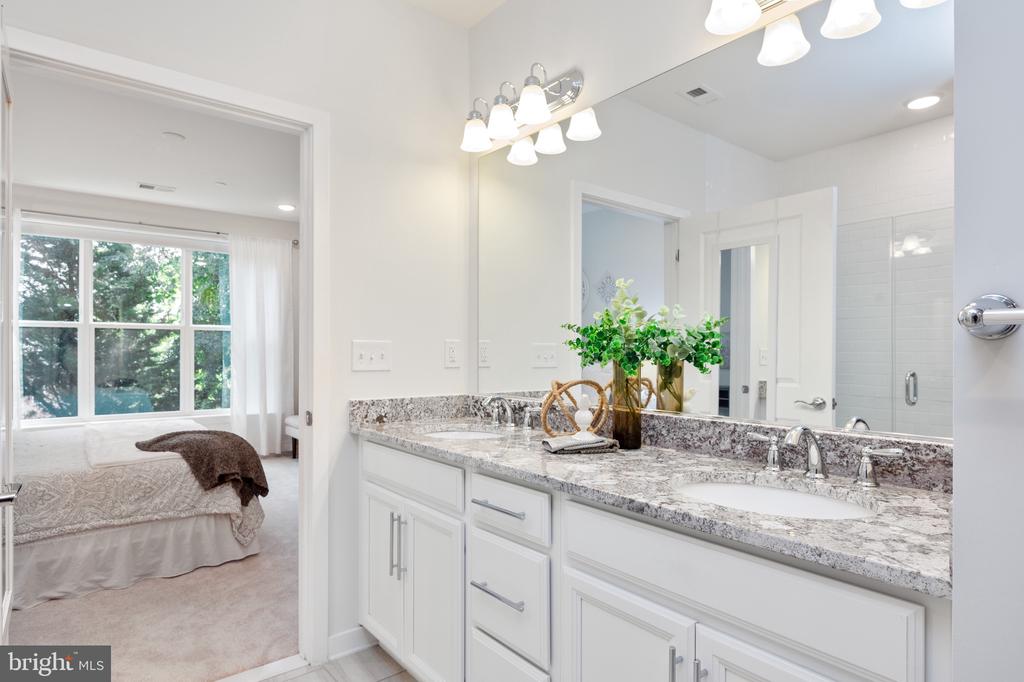 3985 NORTON PLACE 208