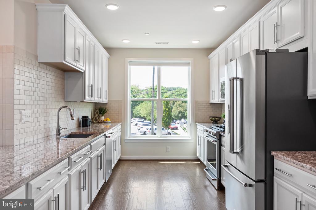 3985 NORTON PLACE 208