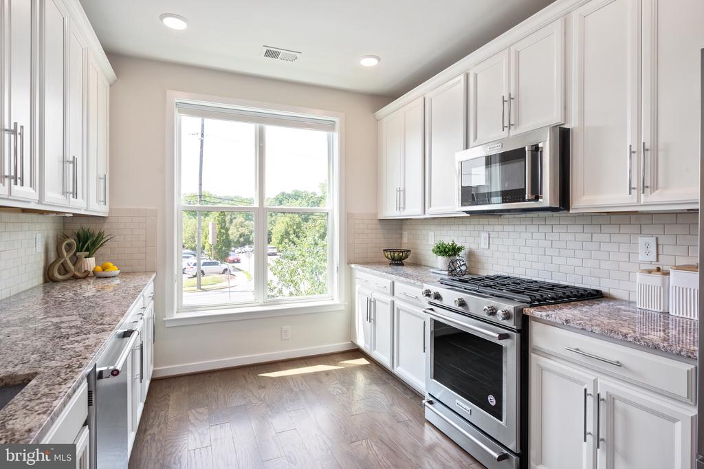 3985 NORTON PLACE 208
