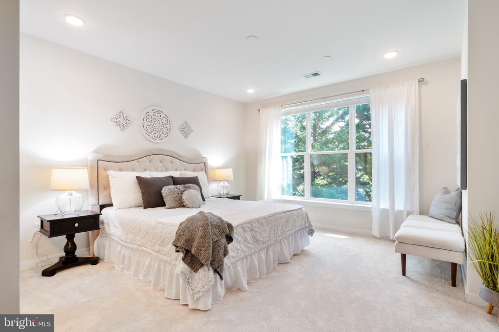3985 NORTON PLACE 208