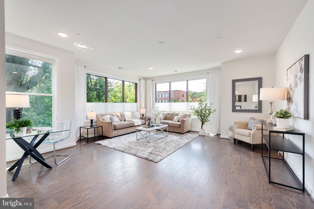 3985 NORTON PLACE 208