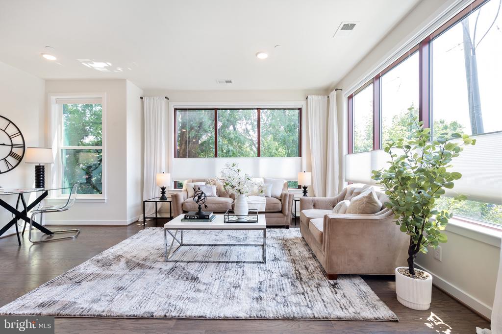 3985 NORTON PLACE 208