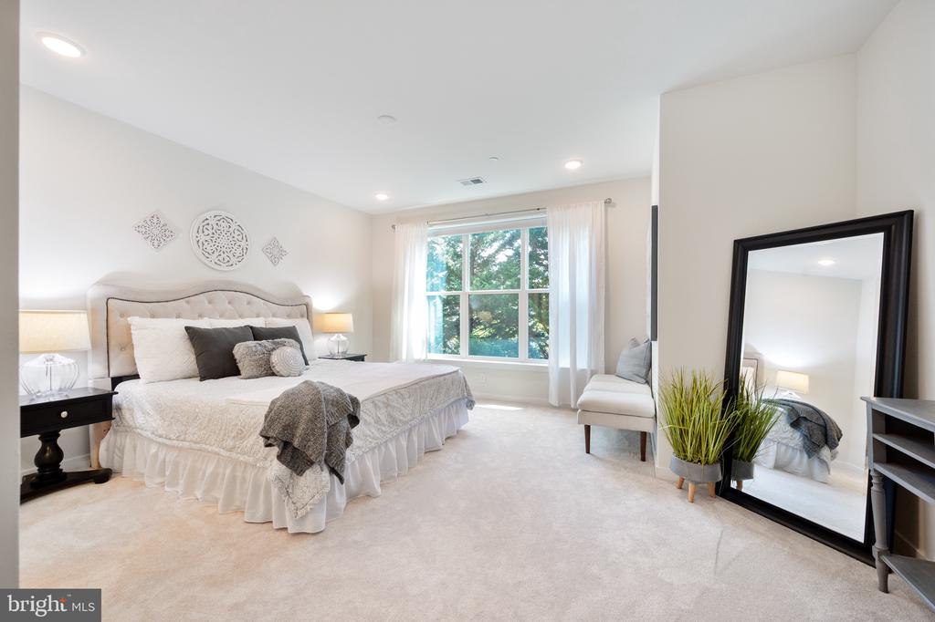 3985 NORTON PLACE 208