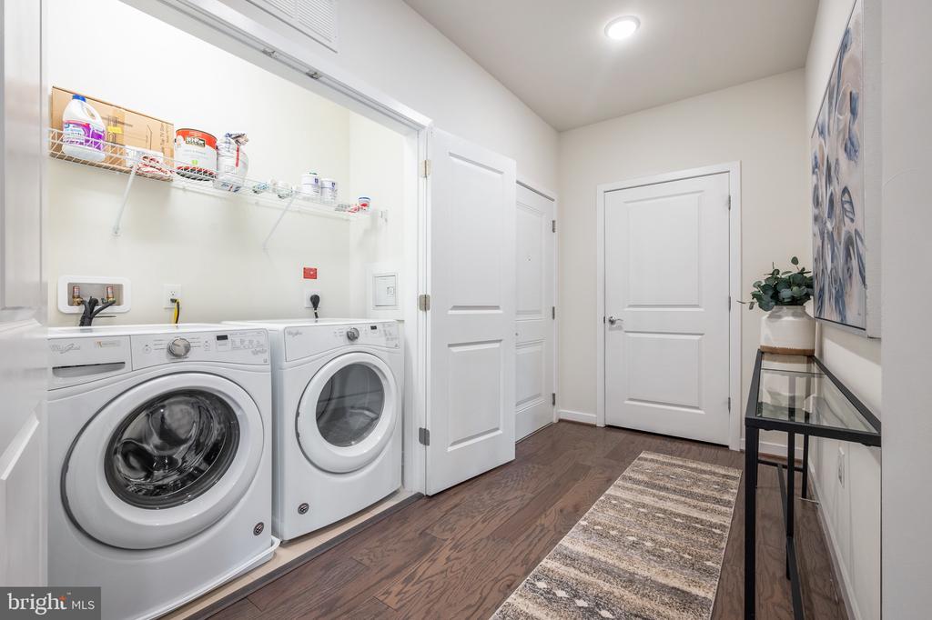 3985 NORTON PLACE 208