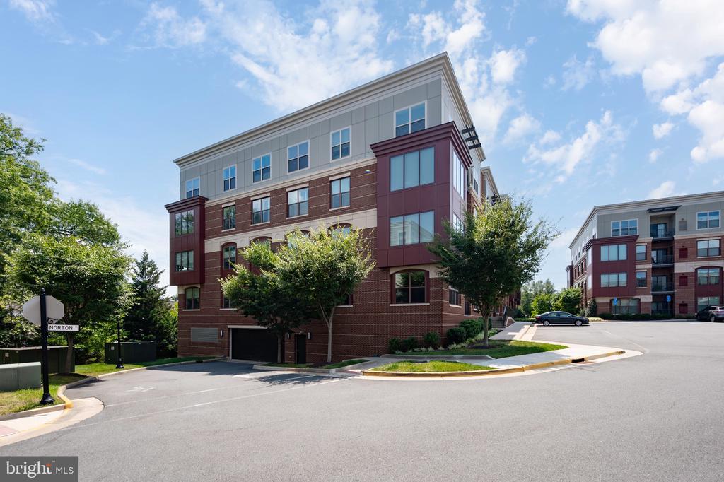3985 NORTON PLACE 208