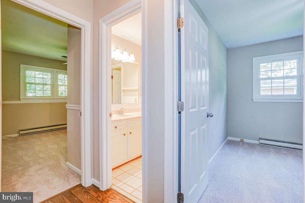 5127 ALBRECHT LANE