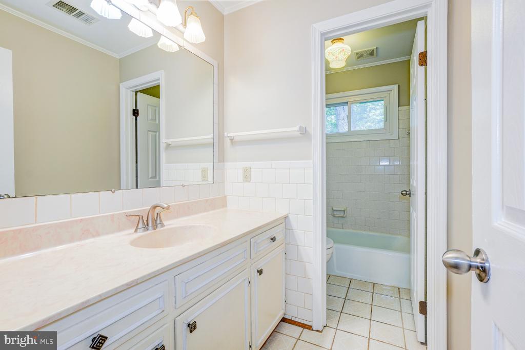 5127 ALBRECHT LANE