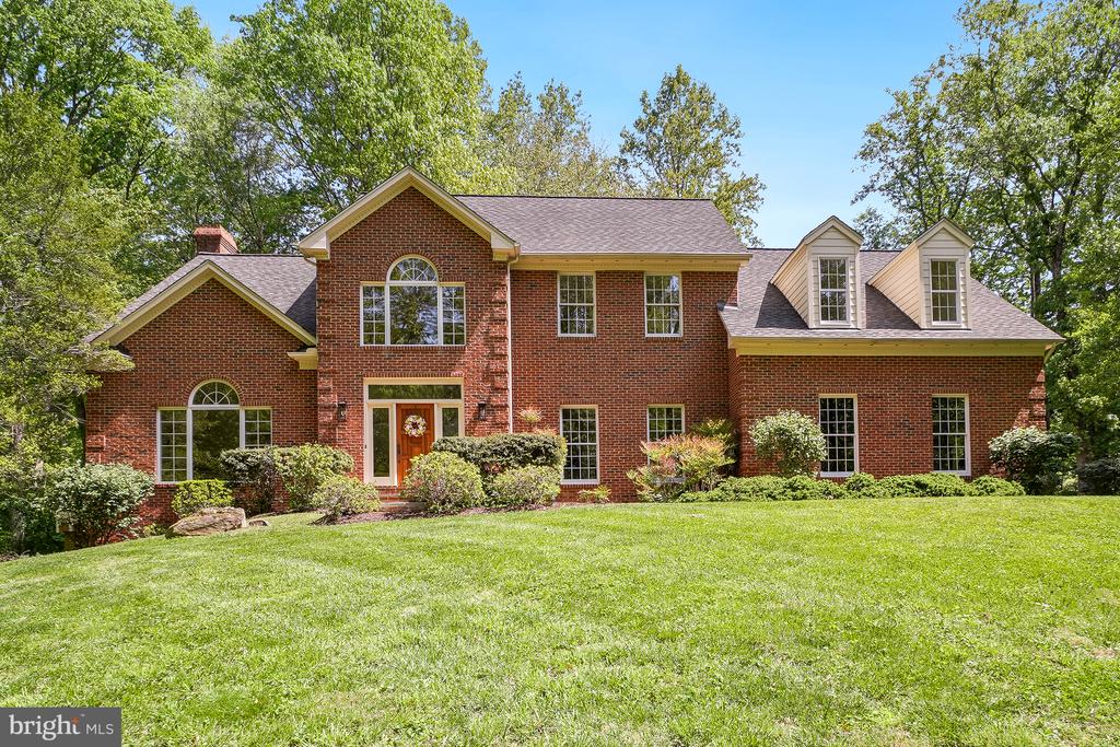 5722 GREENVIEW LANE