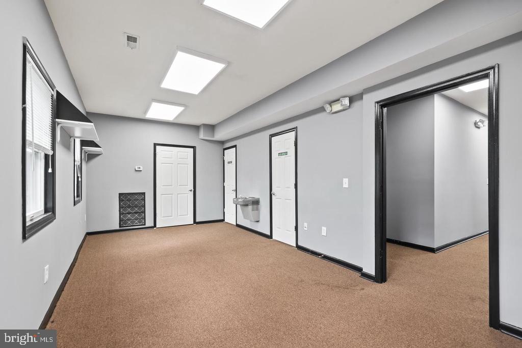 578 WATERLOO ROAD Unit: 1B