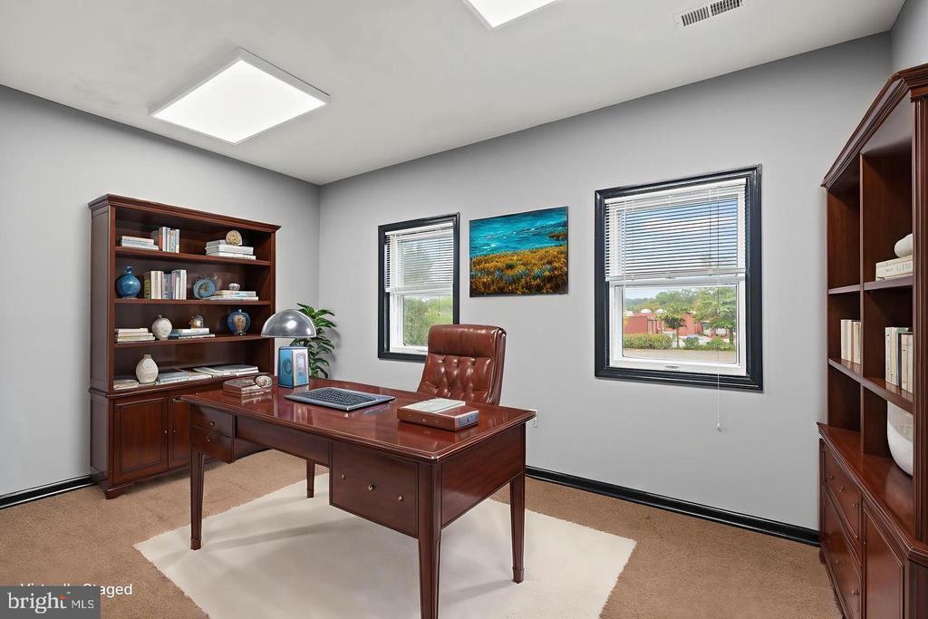 578 WATERLOO ROAD Unit: 1B