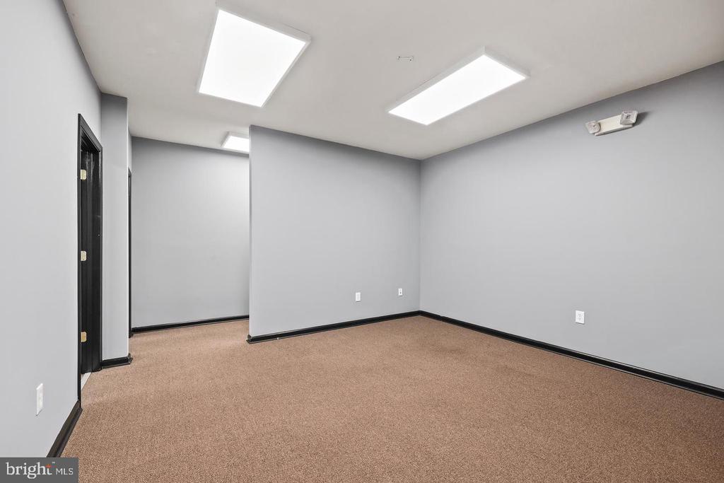 578 WATERLOO ROAD Unit: 1B