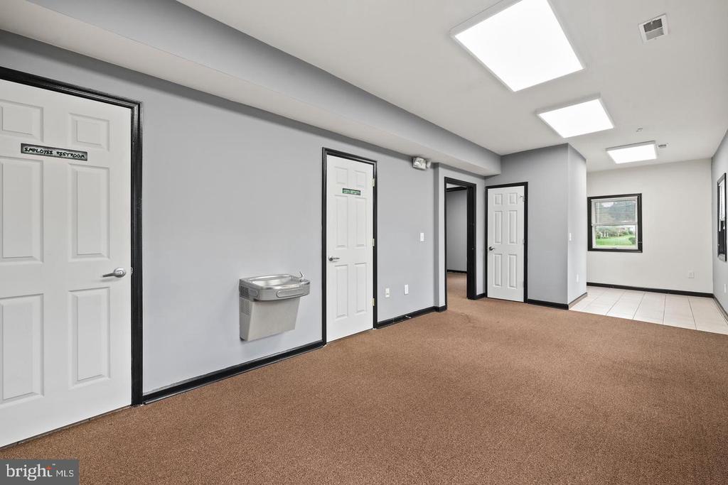 578 WATERLOO ROAD Unit: 1B