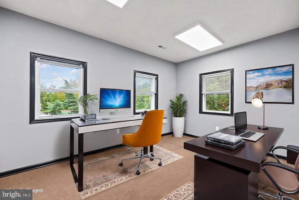 578 WATERLOO ROAD Unit: 1B