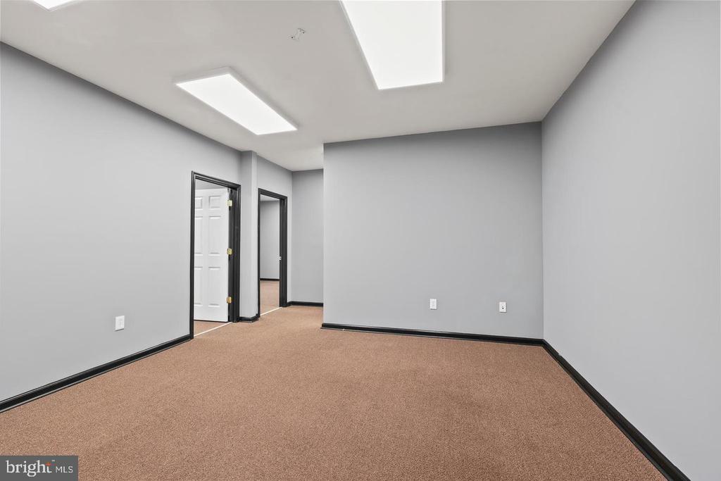 578 WATERLOO ROAD Unit: 1B