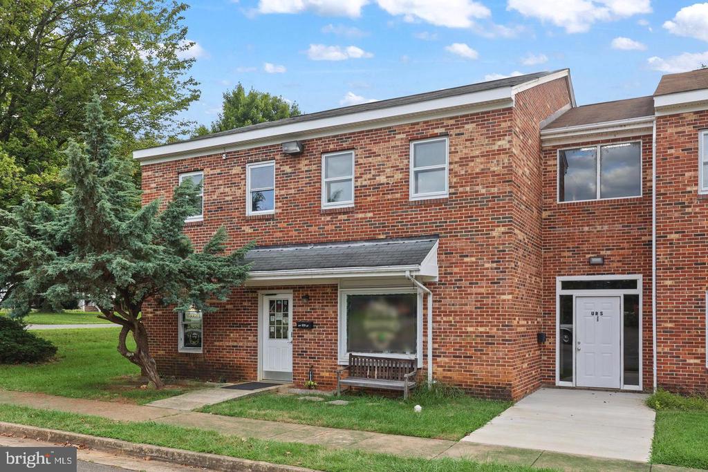 578 WATERLOO ROAD Unit: 1B