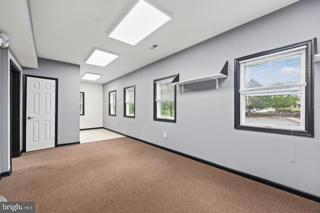 578 WATERLOO ROAD Unit: 1B
