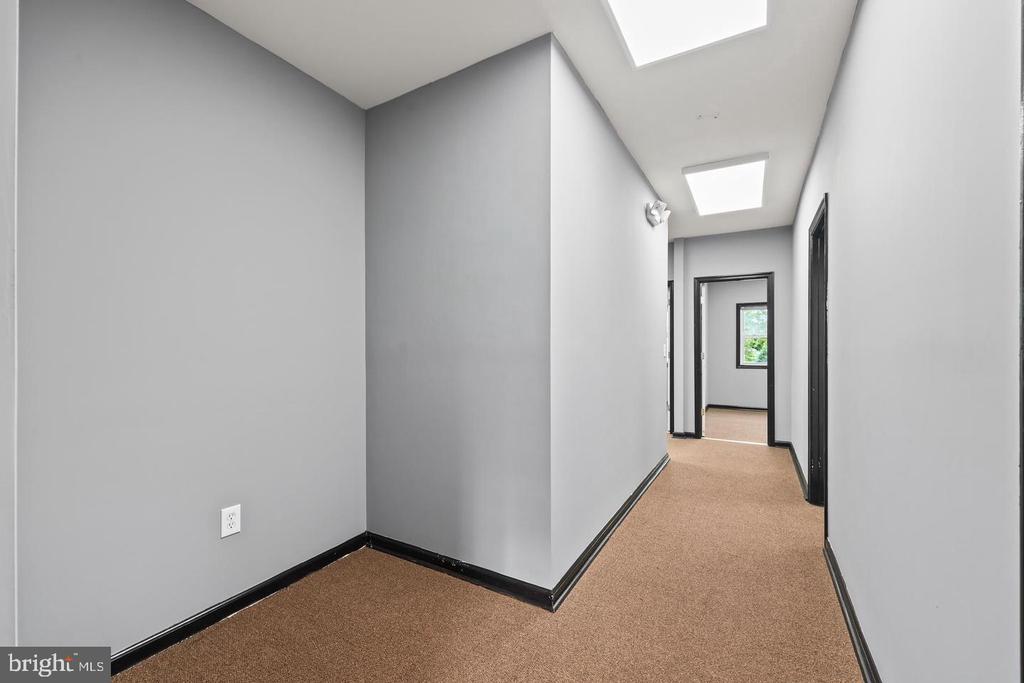 578 WATERLOO ROAD Unit: 1B