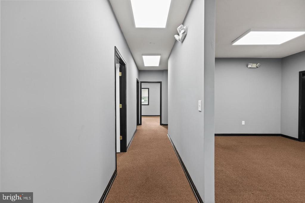 578 WATERLOO ROAD Unit: 1B