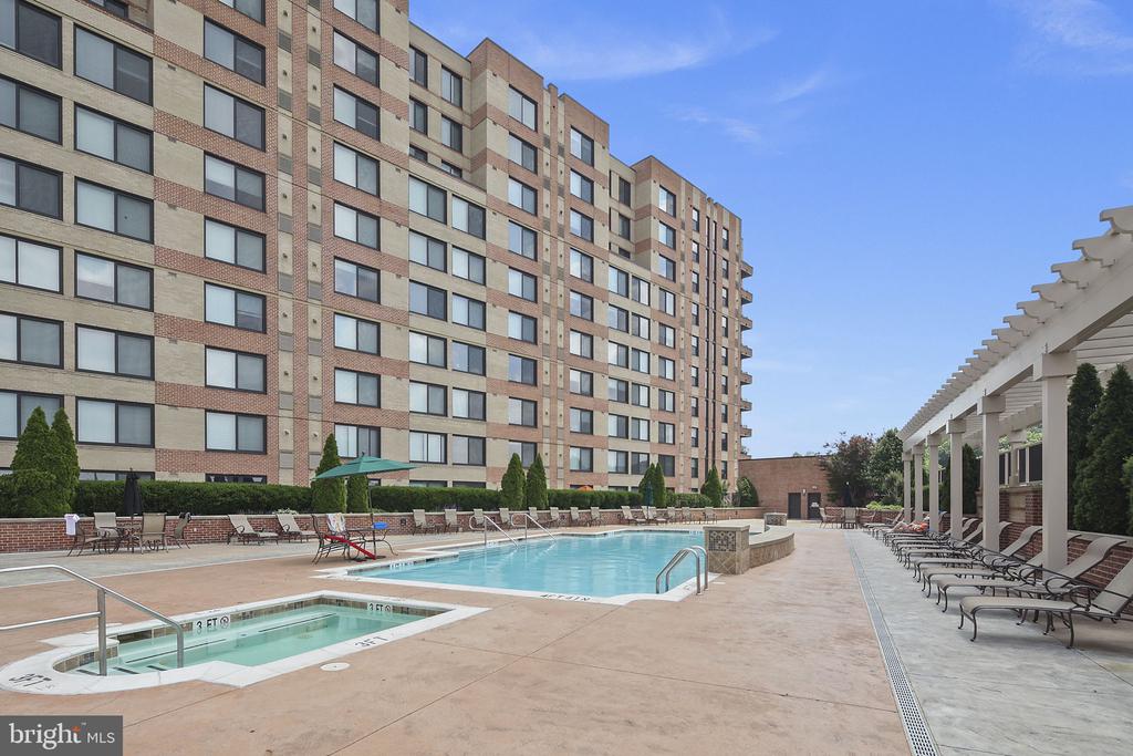 2451 MIDTOWN AVENUE 1619