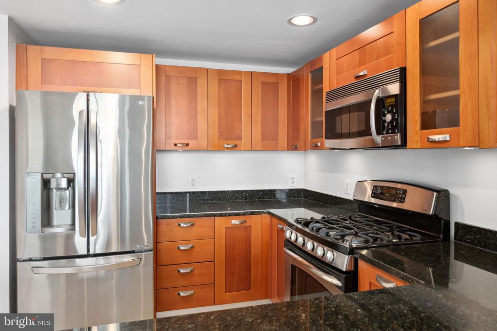 2451 MIDTOWN AVENUE 1619