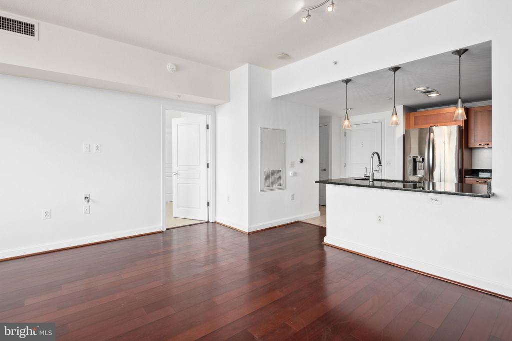 2451 MIDTOWN AVENUE 1619