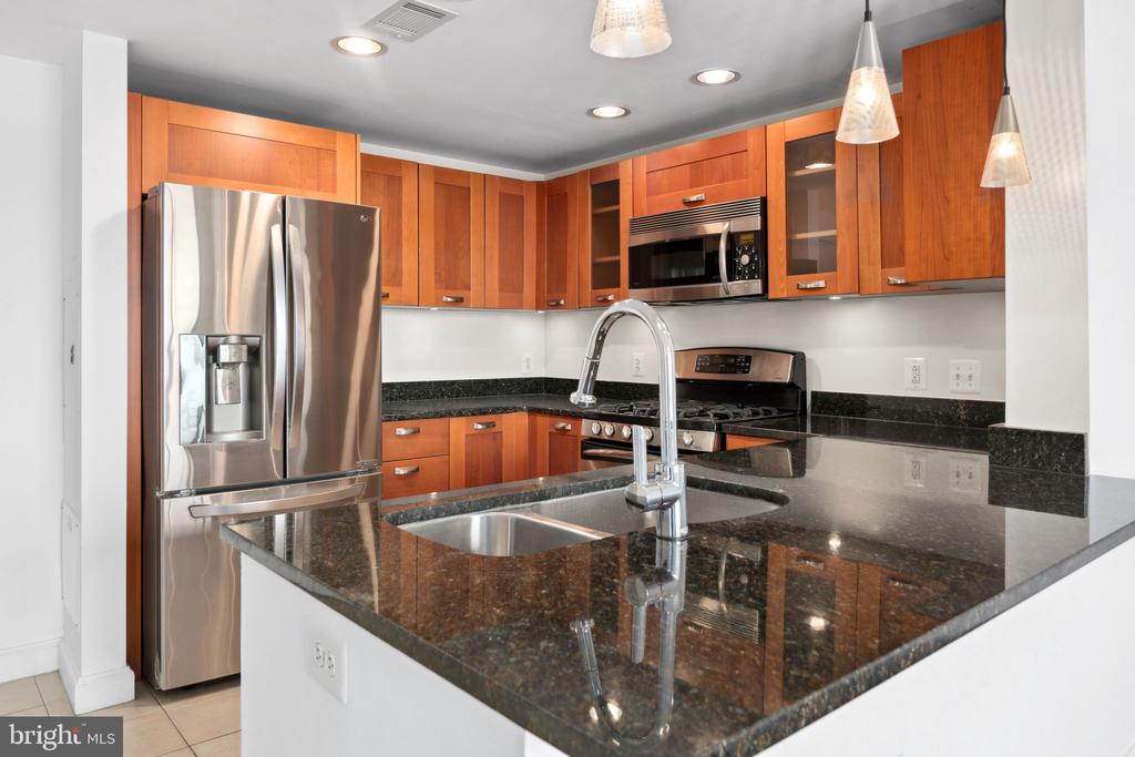 2451 MIDTOWN AVENUE 1619