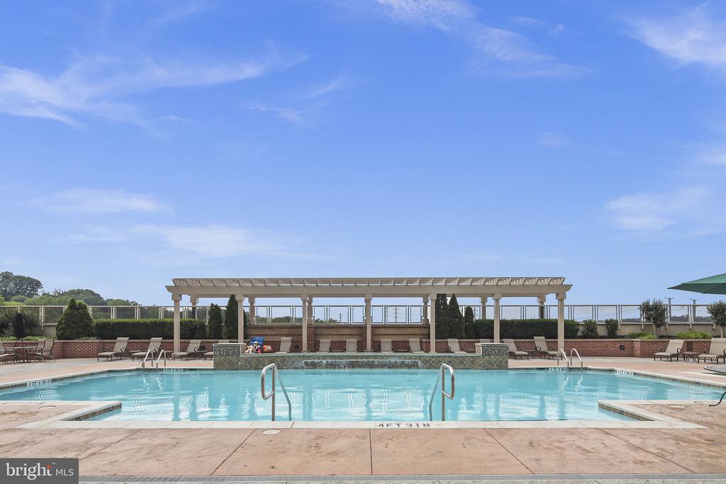 2451 MIDTOWN AVENUE 1619