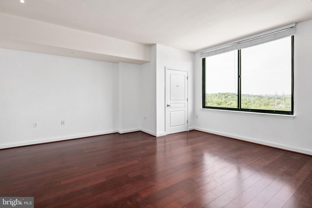 2451 MIDTOWN AVENUE 1619