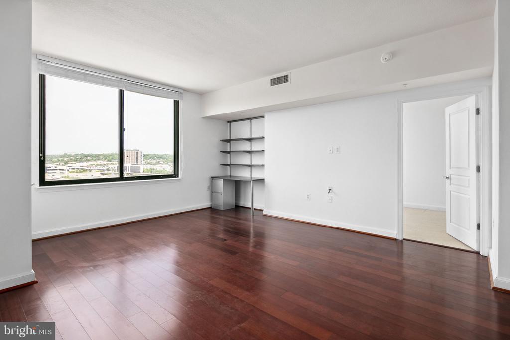 2451 MIDTOWN AVENUE 1619