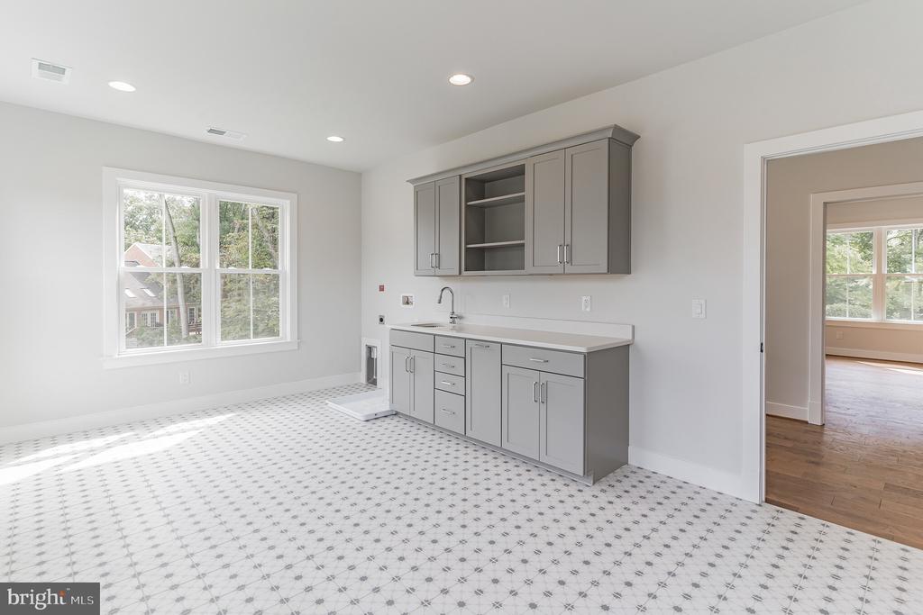 3609 SURREY DRIVE