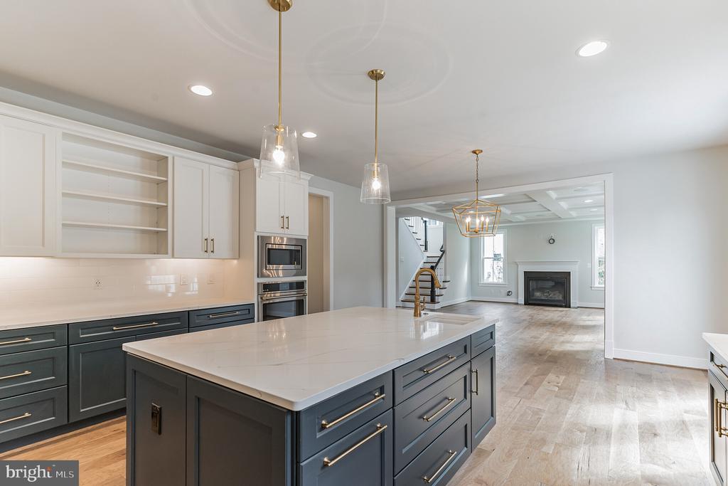 3609 SURREY DRIVE